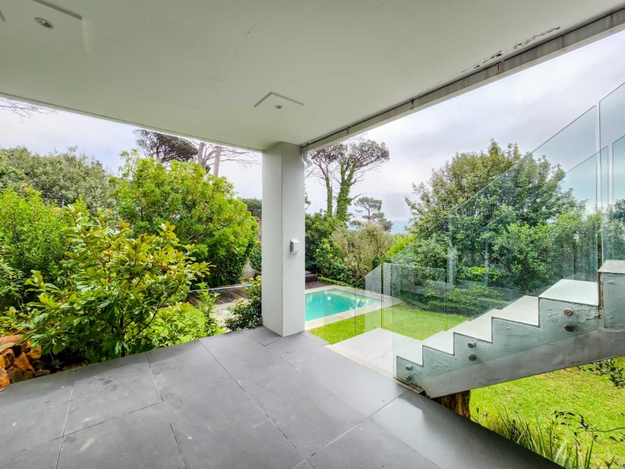 To Let 5 Bedroom Property for Rent in Vredehoek Western Cape